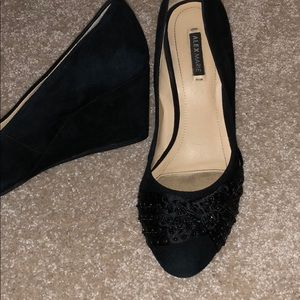 CUTE WEDGES PERFECT FOR WINTER HEEL . SOOOO COMFY